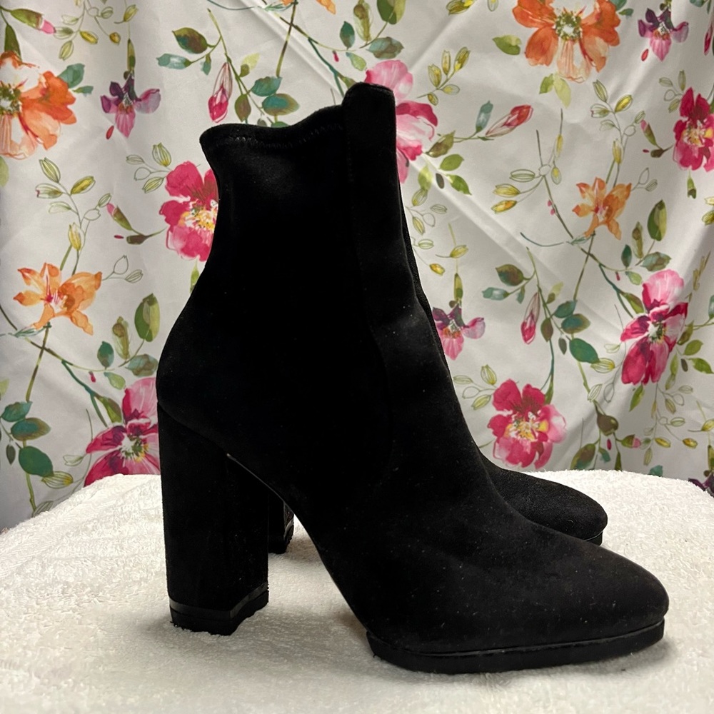 Aldo size 7.5 black suede heeled booties